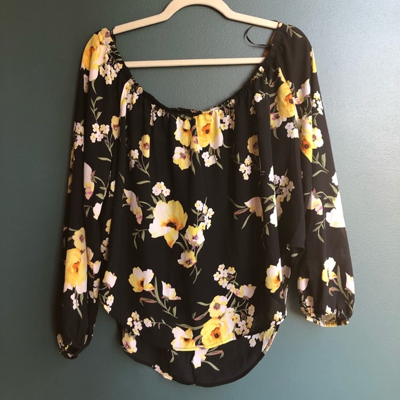 Forever 21 Tops - Cute off the shoulder floral F21 top